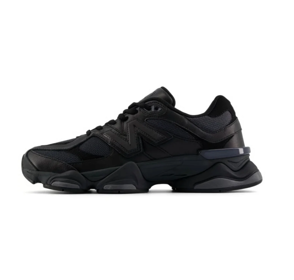 LacedUp Sneakers NB 9060